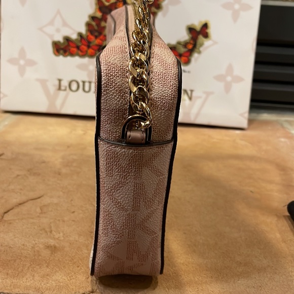 Michael Kors Pink Jet Set Crossbody - Picture 6 of 8